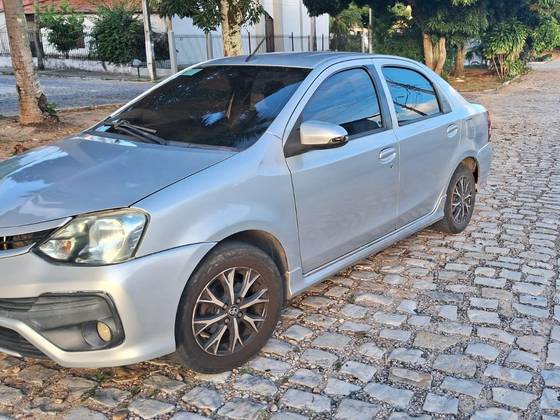 TOYOTA ETIOS 1.5 PLATINUM SEDAN 16V FLEX 4P AUTOMÁTICO
